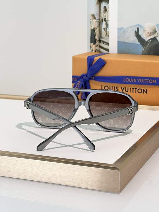 Picture of Louis Vuitton Sunglasses _SKUfw76010812fw